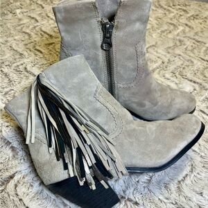 Sam Edelman Light Gray Boho Indie Western Fringe Suede Ankle Boots
Size 7
